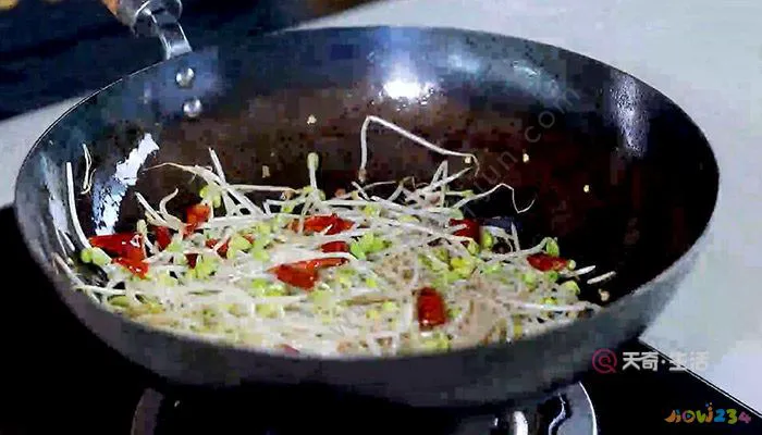 炒芹菜炒肉的家常做法_芹菜炒粉条的做法_芹菜炒粉条的家常做法