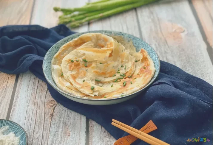 家常葱油饼_葱油花卷的家常做法_葱油手撕饼