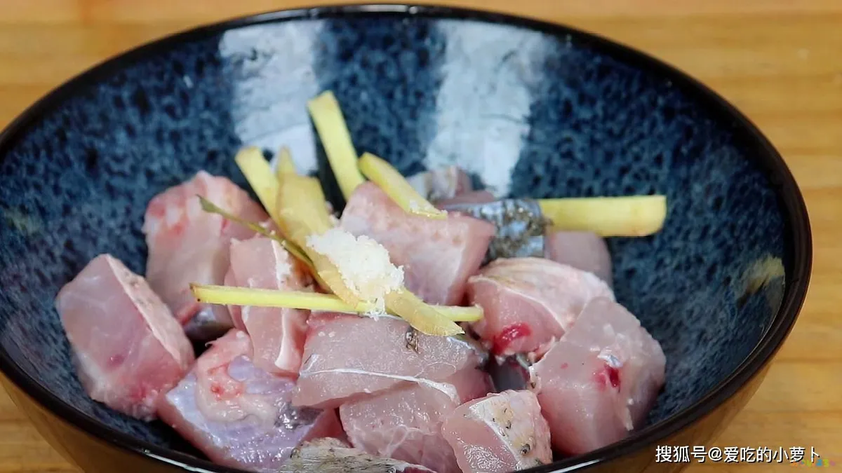 炖豆腐家常做法草鱼窍门_草鱼炖豆腐的家常做法_豆腐炖草鱼的做法视频