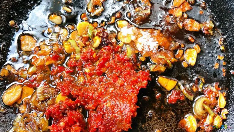 家常自制香辣酱的做法_蒜茸辣酱家常做法大全_蒜蓉辣酱鱼的家常做法