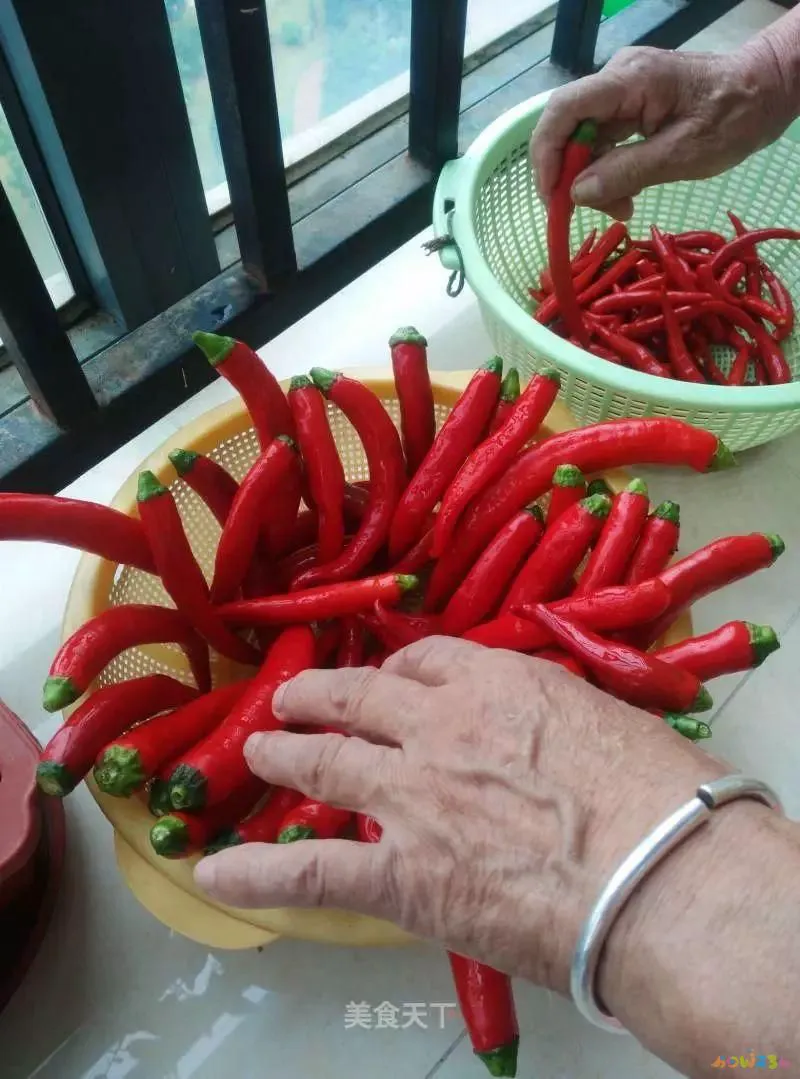 家常杂酱面的酱做法与配料_辣椒牛肉酱的家常做法_东北辣椒鸡蛋酱的做法