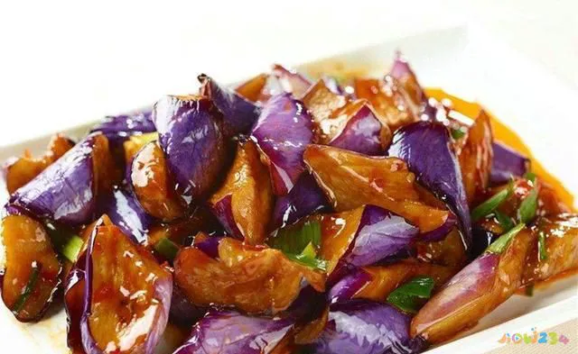 懒人家常菜，微波炉也可以做美食，雪菜肉丝+红烧茄子