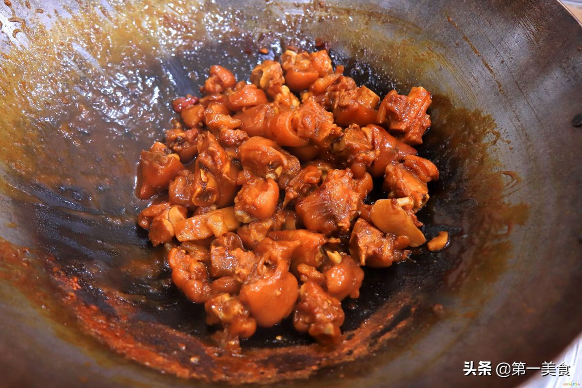 家庭酱猪蹄的做法_酱猪蹄的家常做法_家庭版的酱猪蹄儿怎么做