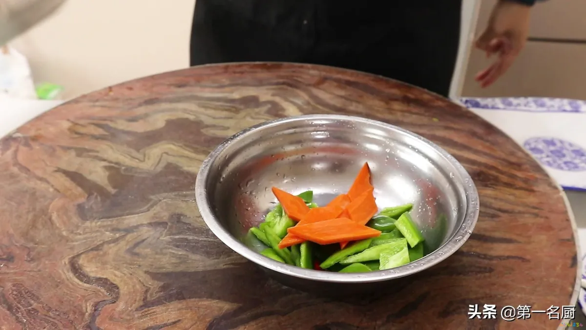 白雪菇的家常做法_珊瑚菇的家常做法_肉炒菇的家常做法