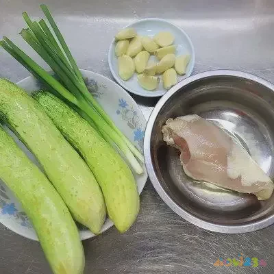 鸡肉面条的家常做法_面条鸡肉家常做法视频_面条鸡肉家常做法窍门