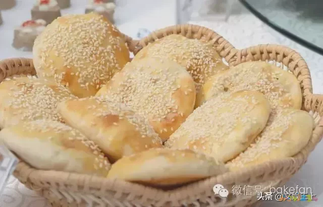 芝麻饼的家常做法_芝麻饼做法大全_芝麻饼的做法和配方视频