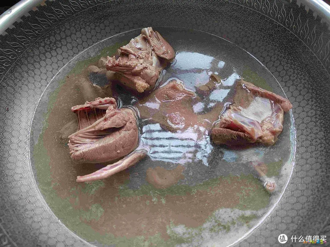 公公住院后，江西女子每天送饭，被病友吐槽真寒酸，婆婆：别送了