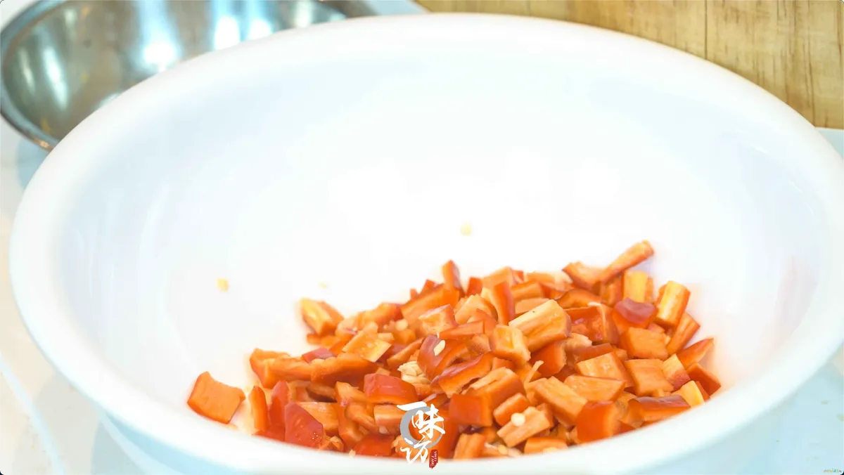 剁椒鱼头的家常做法_鱼头剁椒能做什么菜_家常鱼头做法剁椒怎么做