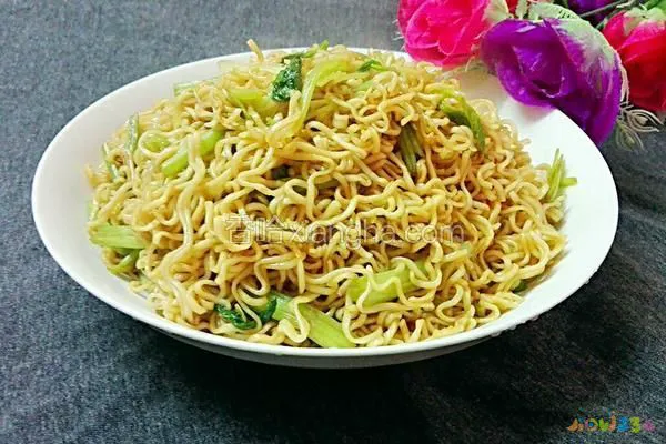 碎肉拌面的家常做法_新疆拌面的家常做法_芝麻酱拌面的家常做法