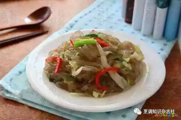 鸡肉炖粉条家常做法_土豆鸡肉炖粉条的做法_东北鸡肉炖粉条的做法