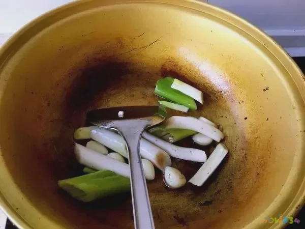 草鱼炖豆腐的家常做法_炖豆腐家常做法草鱼窍门_豆腐炖草鱼怎么做好吃又简单