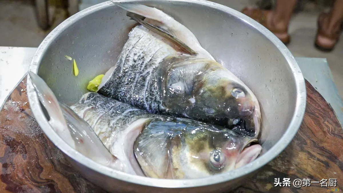 家常鱼头做法剁椒怎么做_剁椒鱼头的家常做法_鱼头怎么做好吃剁椒鱼