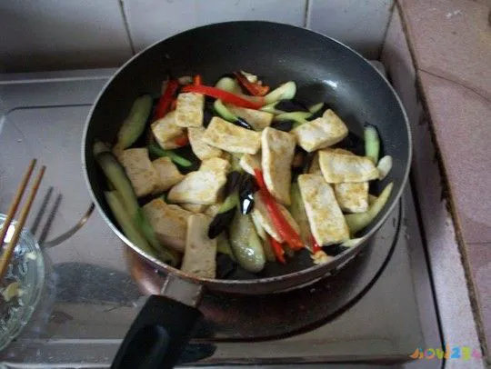 红烧茄子的家常做法_下厨红烧茄子的家常做法_清淡红烧茄子的家常做法