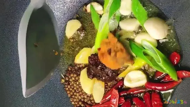 香辣干锅排骨虾家常_干锅香辣虾的家常做法_一品渝香干锅辣鸭头做法