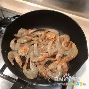 红烧大虾做法家常做法_家常油焖大虾简单做法_白菜焖大虾的做法