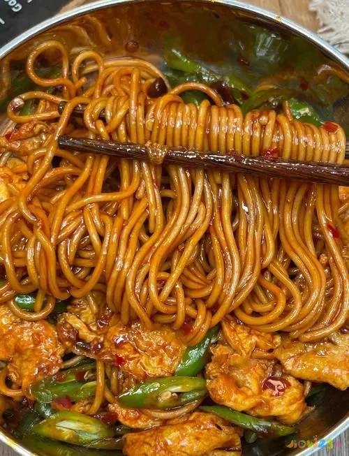 青椒鸡蛋加面粉_鸡蛋家常青椒面怎么炒_家常青椒鸡蛋面