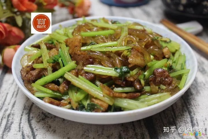 芹菜炒粉条的家常做法_芹菜粉条炒肉的做法_羊肉炒芹菜粉条的做法