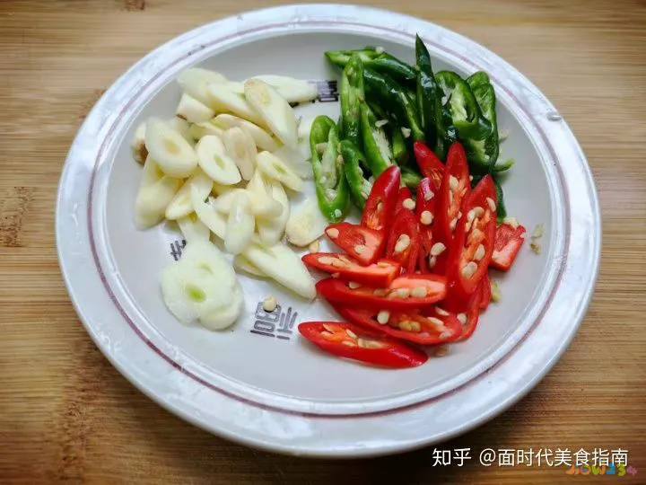 芹菜炒粉条的家常做法_豆芽炒粉条的家常做法_东北芹菜炒粉条的做法