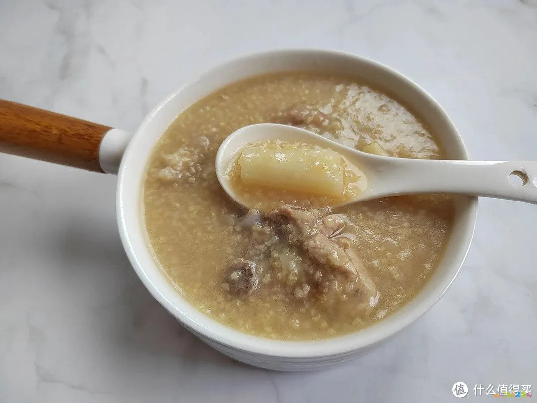 公公住院后，江西女子每天送饭，被病友吐槽真寒酸，婆婆：别送了