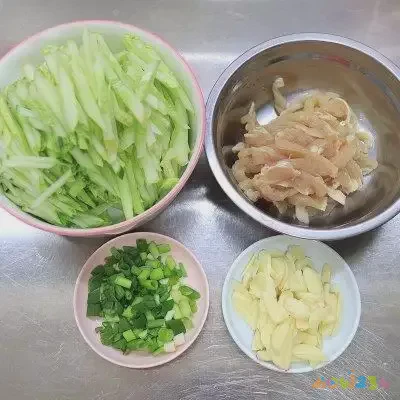 面条鸡肉家常做法视频_面条鸡肉家常做法窍门_鸡肉面条的家常做法