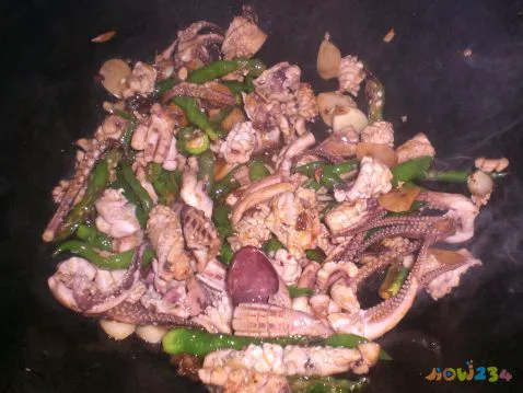 鱿鱼炒韭菜的做法窍门_鱿鱼须炒韭菜的做法_家常鱿鱼炒韭菜的做法