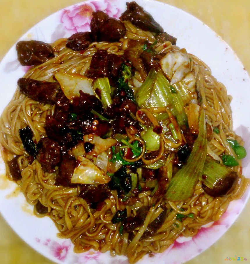 碎肉拌面的家常做法_芝麻酱拌面的家常做法_大盘鸡拌面家常做法