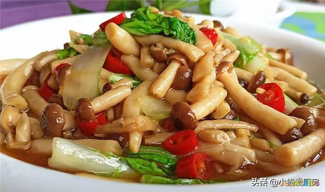 素炒蟹味菇的家常做法大全（教你素炒蟹味菇的新做法）(3)