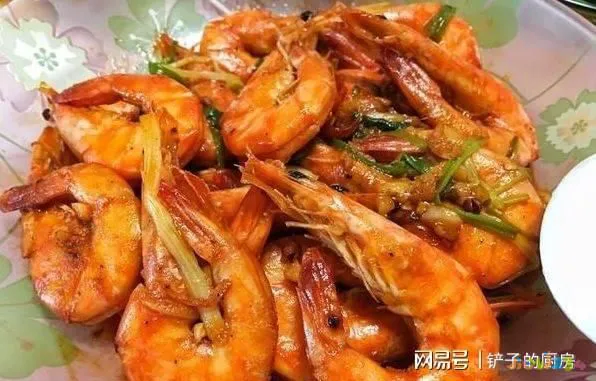 家常焖大虾简单做法_家常油焖大虾简单做法_番茄酱焖大虾的做法