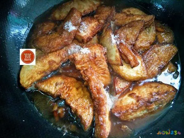 炸茄饼的家常做法_怎样炸茄饼好吃_茄饼怎么炸