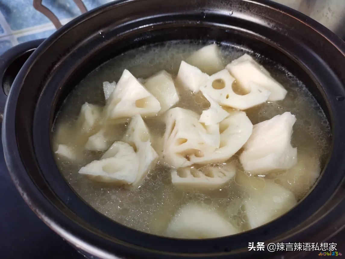 家常排骨炖藕汤的做法_排骨炖藕的家常做法_排骨炖藕的做法