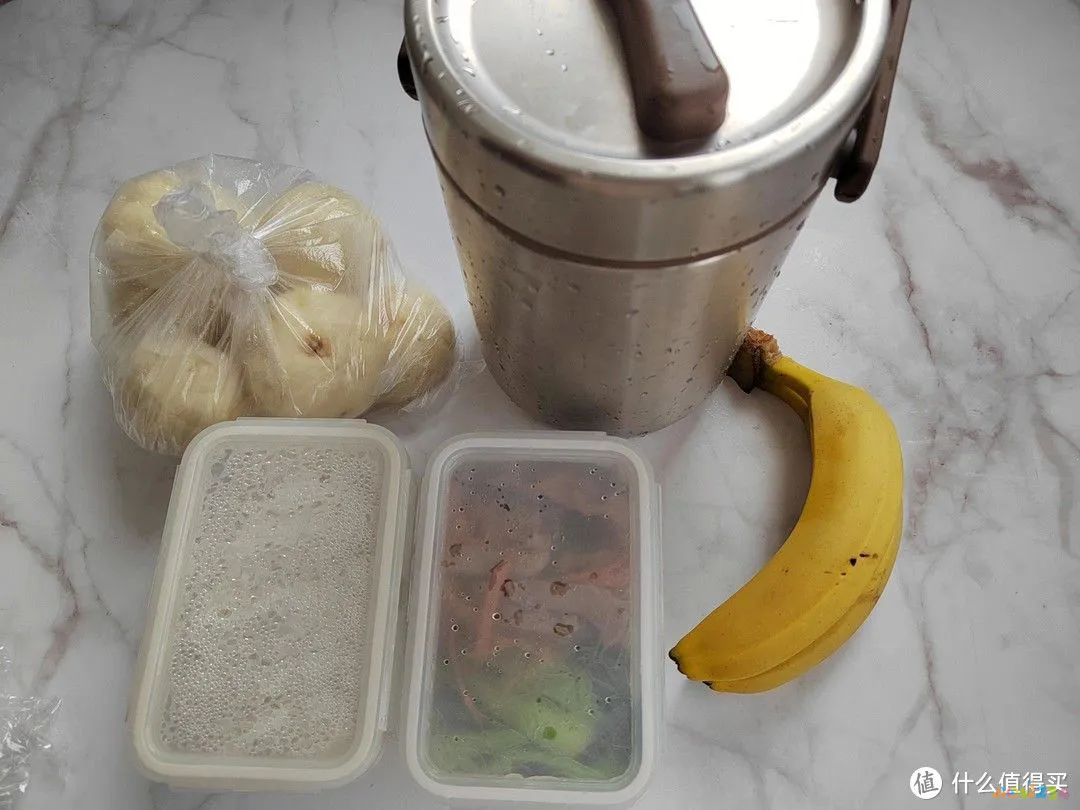 公公住院后，江西女子每天送饭，被病友吐槽真寒酸，婆婆：别送了