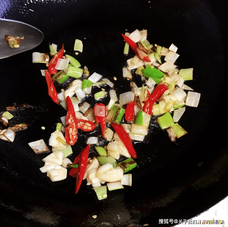 茄子炒肉末的家常做法_茄子煲的正宗做法_蒜香味纸包鱼正宗做法