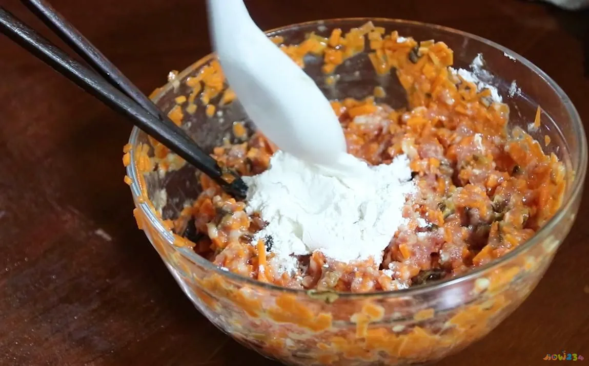 香菇肉丸子的家常做法_香菇家常做法肉丸子视频_如何做香菇肉丸子