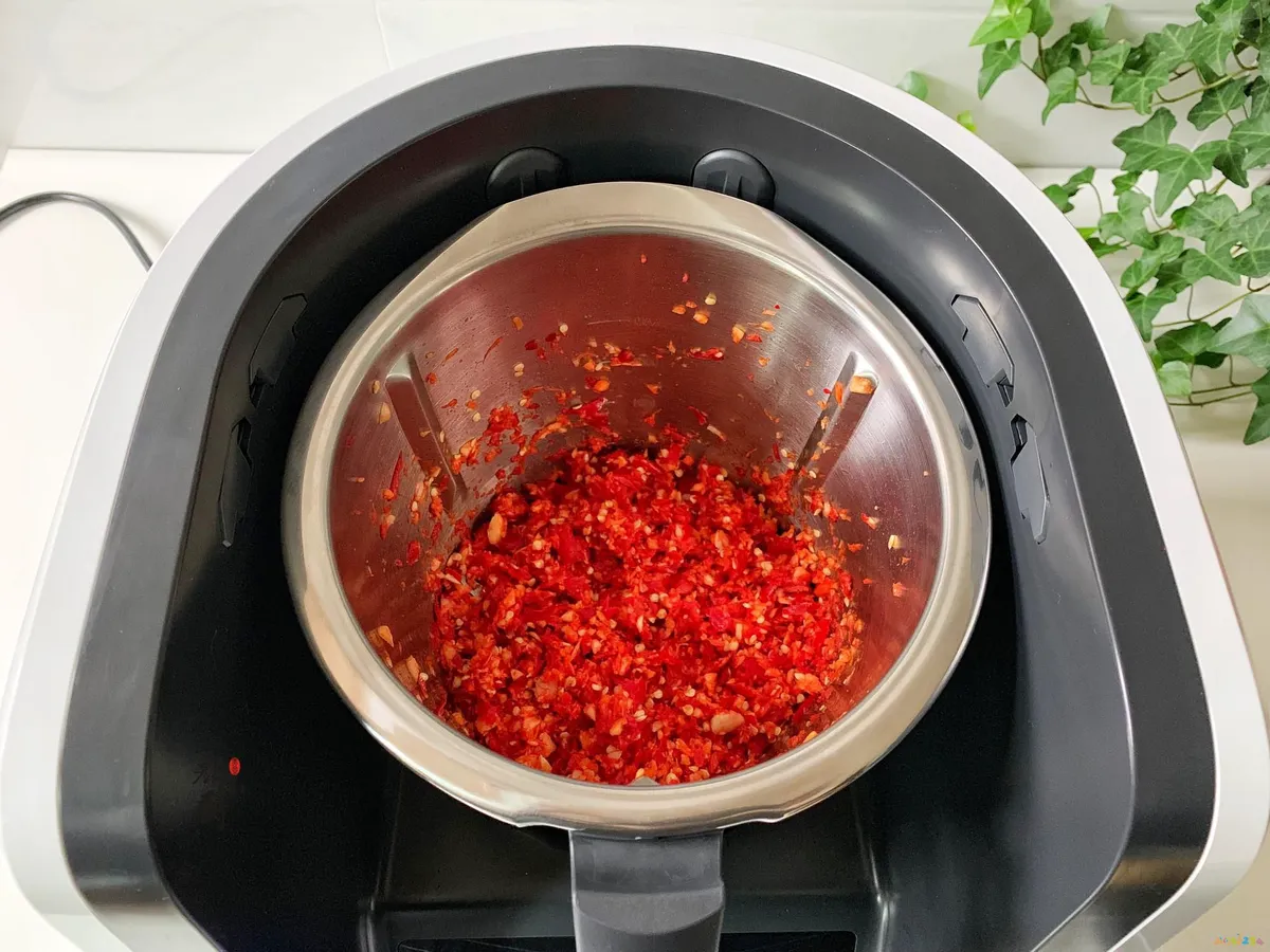 家常自制香辣酱的做法_自制辣酱的做法_蒜蓉辣酱鱼的家常做法