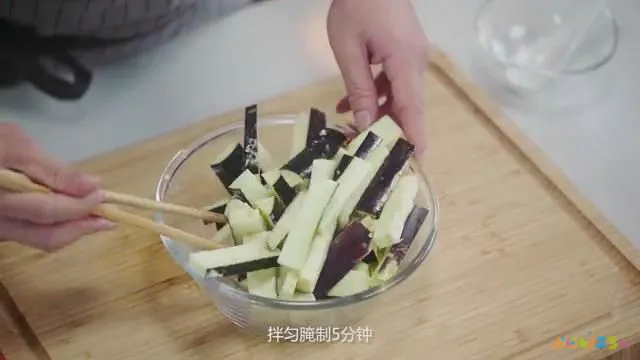 番茄酱茄饼的家常做法_酱茄条的家常做法_茄盒的家常做法