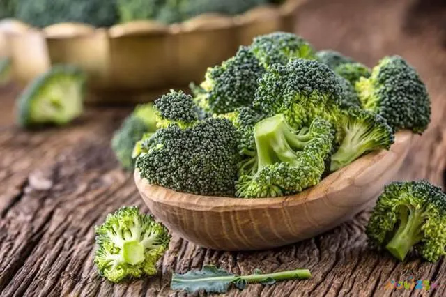 西兰花炒木耳兰花_木耳西兰花的家常做法_兰花炒木耳的做法