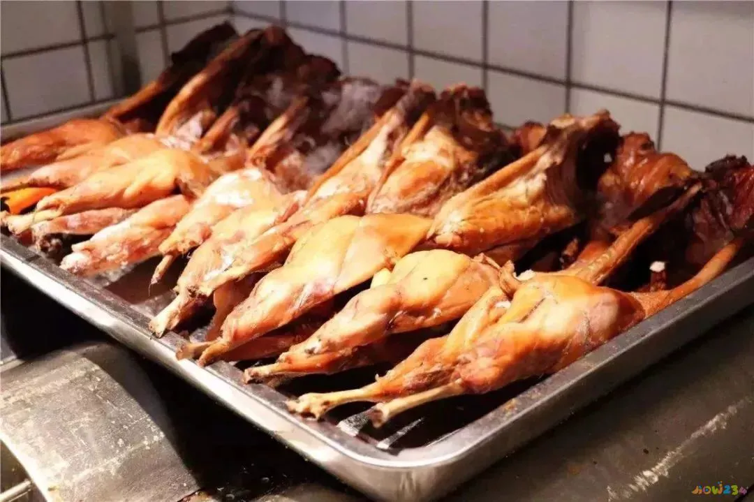 白菜焖饼的家常做法_白菜家常做法焖饼视频_白菜家常做法焖饼怎么做