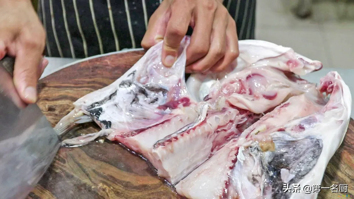 家常鱼头做法剁椒怎么做_剁椒鱼头的家常做法_鱼头怎么做好吃剁椒鱼