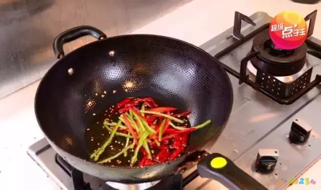 土豆丝的做法酸辣_酸辣土豆丝的家常做法_土豆丝怎么炒好吃酸辣