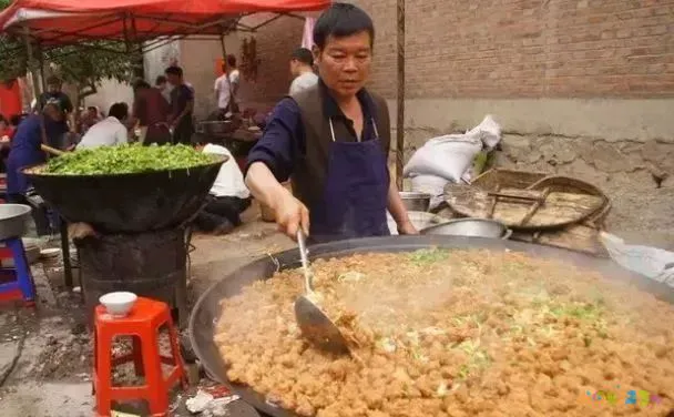 白菜焖饼的家常做法_白菜家常做法焖饼视频_白菜家常做法焖饼怎么做