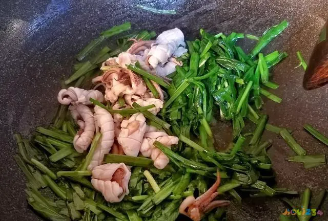 鱿鱼怎么炒,鱿鱼怎么炒好吃的做法大全图6