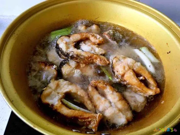 炖豆腐家常做法草鱼窍门_豆腐炖草鱼的做法视频_草鱼炖豆腐的家常做法