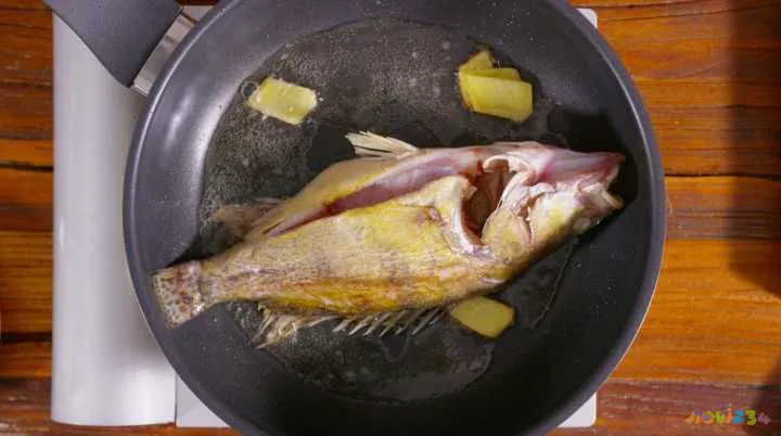 家常梭鲈鱼的做法_清蒸鲈鱼的家常做法_海鲈鱼做法大全家常