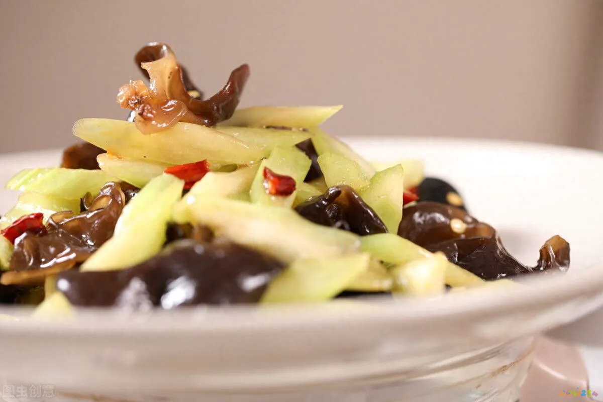 闷饼丝的家常做法_怎么闷饼丝好吃_闷饼的饼丝怎么做