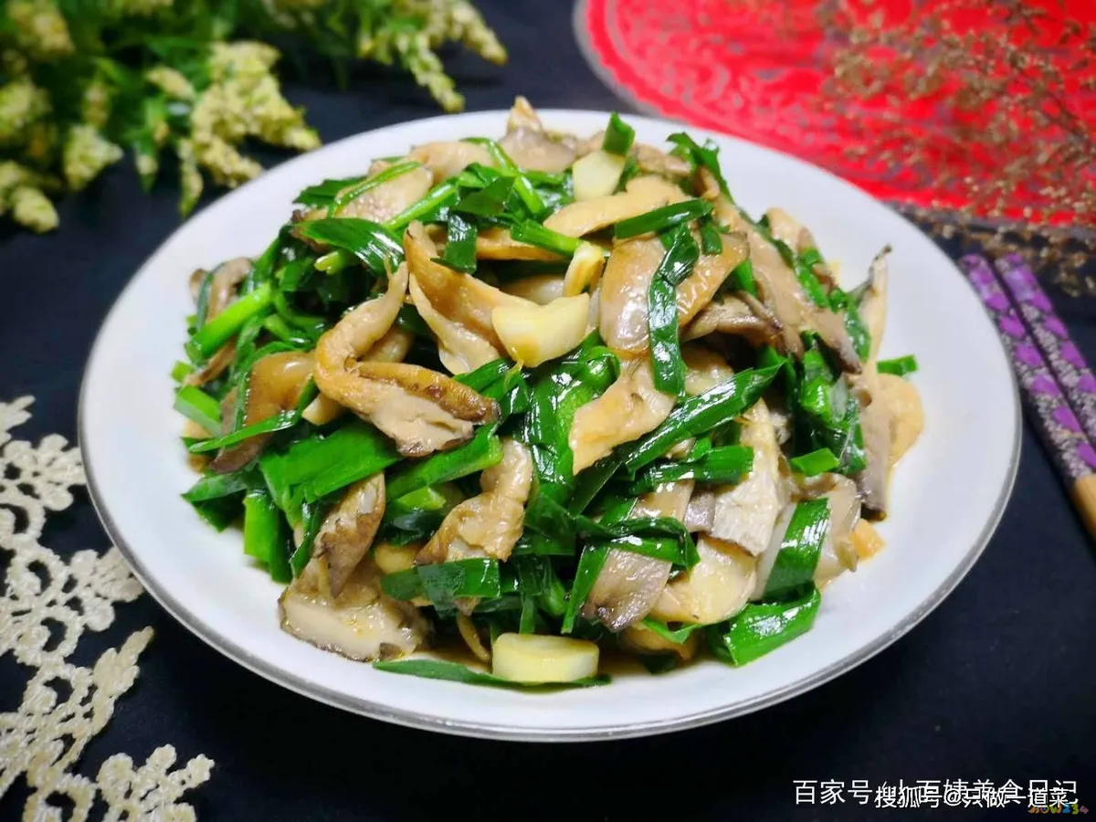 鱿鱼炒韭菜饭店做法_家常鱿鱼炒韭菜的做法_鱿鱼炒韭菜的做法视频