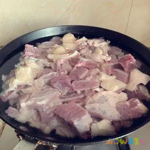 粉蒸排骨的家常做法_酸甜排骨的家常做法_排骨炖玉米粒做法大全家常