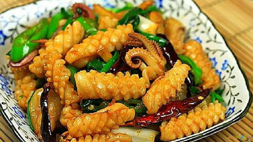 鱿鱼蒸的做法大全家常_芹菜炒鲜鱿鱼的家常做法_鲜鱿鱼的做法大全家常