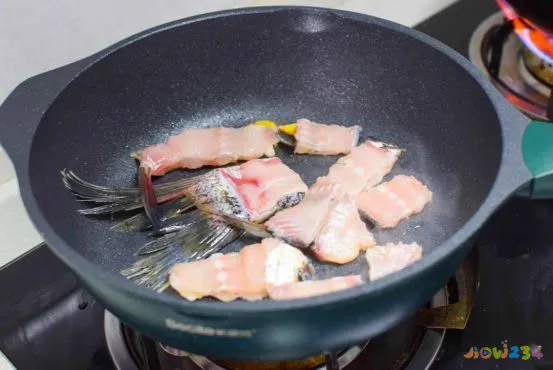 红烧梭边鱼的家常做法_家常梭鲈鱼的做法_东北家常海鲈鱼做法