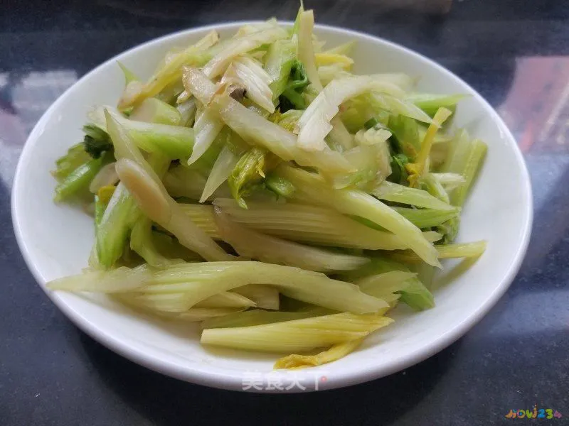 芹菜炒粉条的家常做法_包菜炒粉条的家常做法_芹菜粉条炒肉的做法