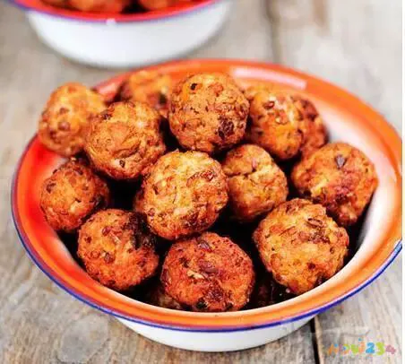 怎样炸丸_炸丸孑做法视频_炸丸子的家常做法